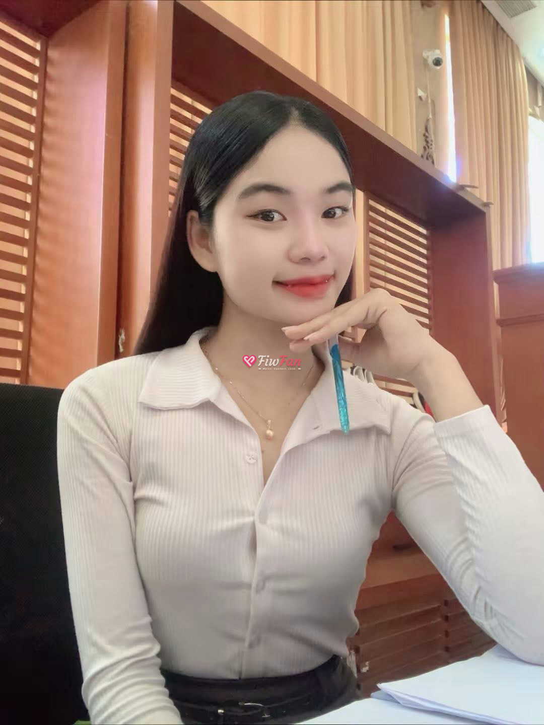 พลอย